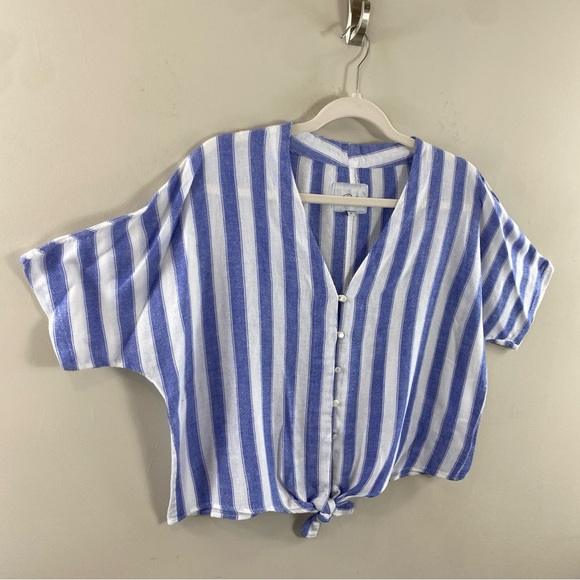 Rails Women’s Blue and White Striped Cropped Button Front Shirt Blouse Sz M - Picture 3 of 11